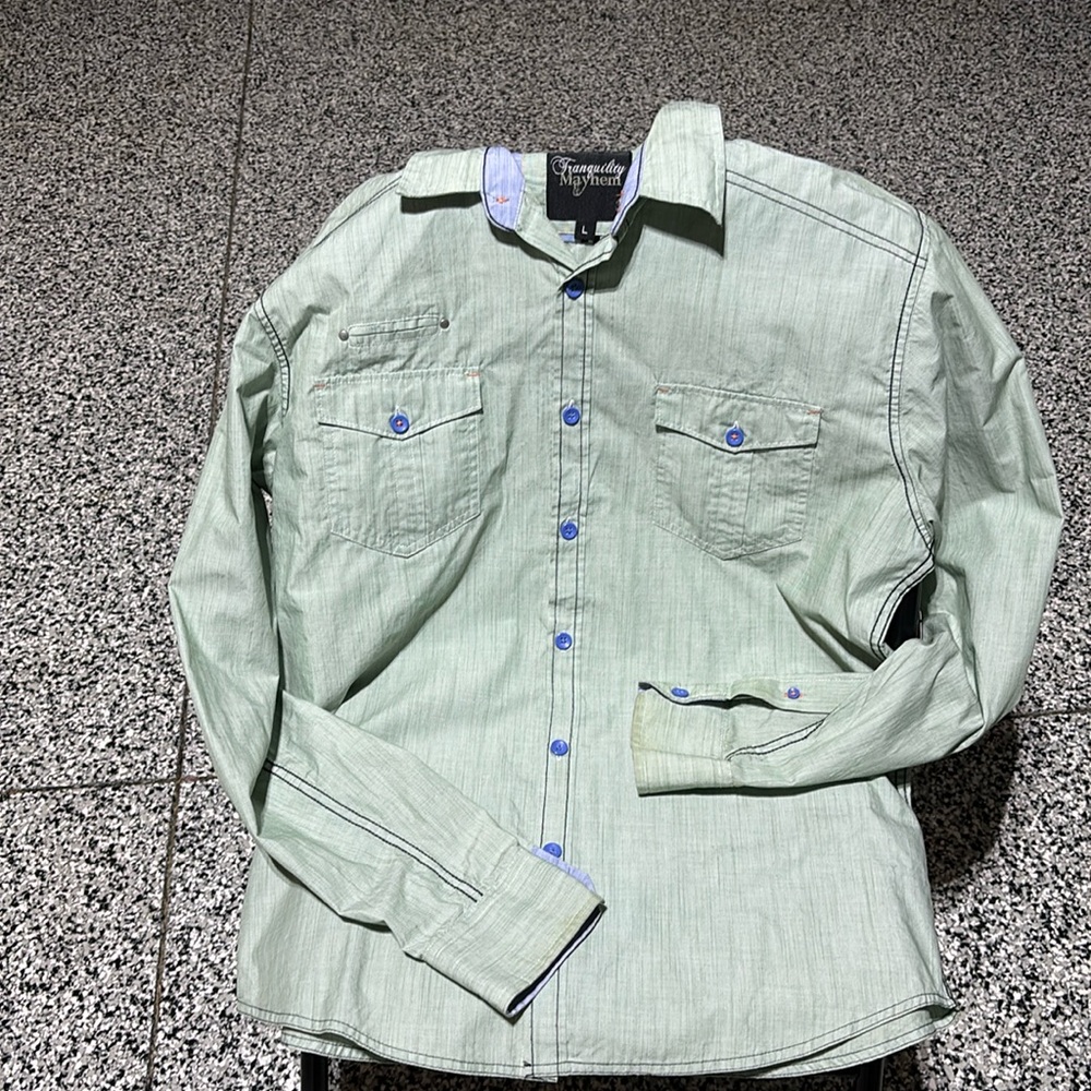 Men’s button down L shirt